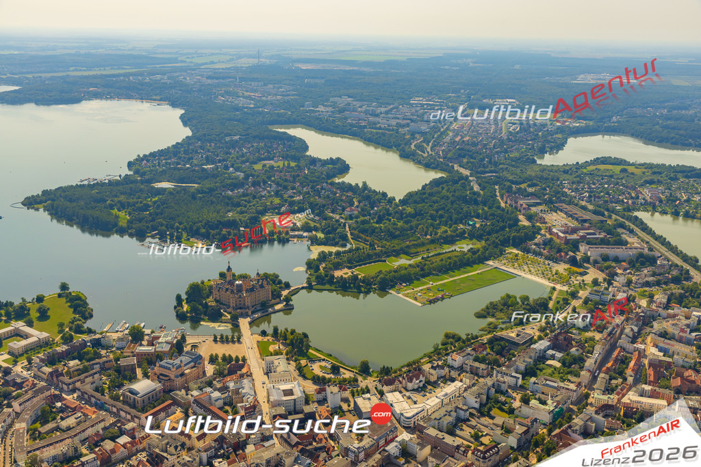 Luftbild Vs Google Maps  Schwimmende Wiese  Schwerin -Das Luftbild wurde 2025 vom UL-Flugzeug heraus erstellt ( keine Drohnenluftbilder ) - Hochauflösende Luftaufnahme -Nicht vergleichbar mit Google Maps oder Satelittenbilder- Die Geschenkidee !Mit Lizenz und Bildrechte bestellbar