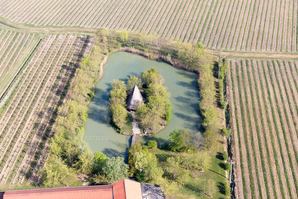 Vue aérienne: Vue de la ville à Mazzolada dans le département Vénétie, Italie. Photo: IMG_098845.jpg prise le 08/04/2017 par Werner Riehm/FLY-FOTO.eu – Résolution de l'original: 5472 x 3648 px