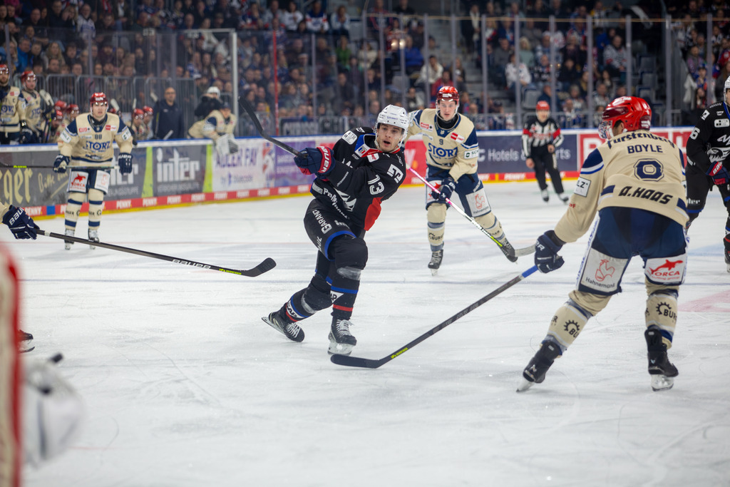 DEL, Deutsche Eishockey Liga Saison 2024/25, 38. Spieltag: Adler Mannheim gegen Schwenninger Wild Wings | DEL, Deutsche Eishockey Liga Saison 2024/25, 38. Spieltag: Adler Mannheim gegen Schwenninger Wild Wings - Realisiert mit Pictrs.com