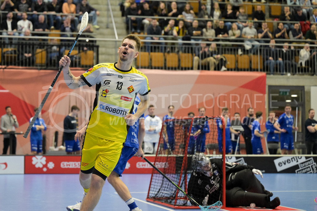 Zug United vs HC Rychenberg - 22. February 2025 | Zug United vs HC RychenbergSporthalle Wankdorf, BernClaudio Mutter (#13 HC Rychenberg Winterthur) erzielt das 0:4.Bild: Sportfotografie Markus Aeschimann | www.markus-aeschimann.ch - Realisiert mit Pictrs.com