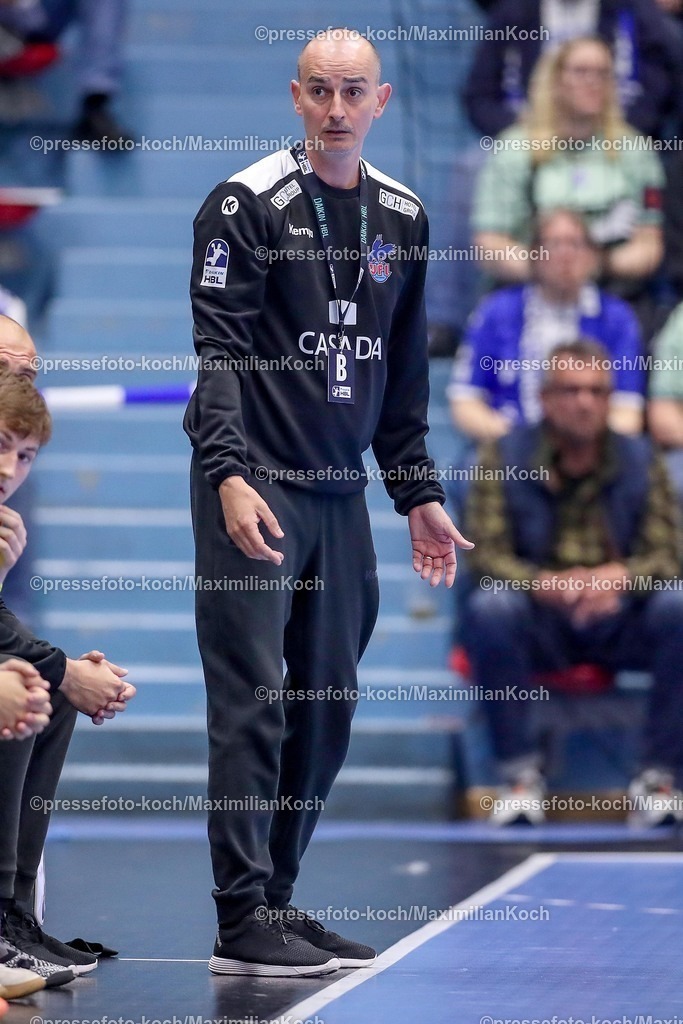 Gum25042501072 | 25.04.2025, Handball, HBL, VfL Gummersbach - 1. VfL Potsdam, Schwalbe-Arena: Cheftrainer Emir Kurtagic (VfL Potsdam) 