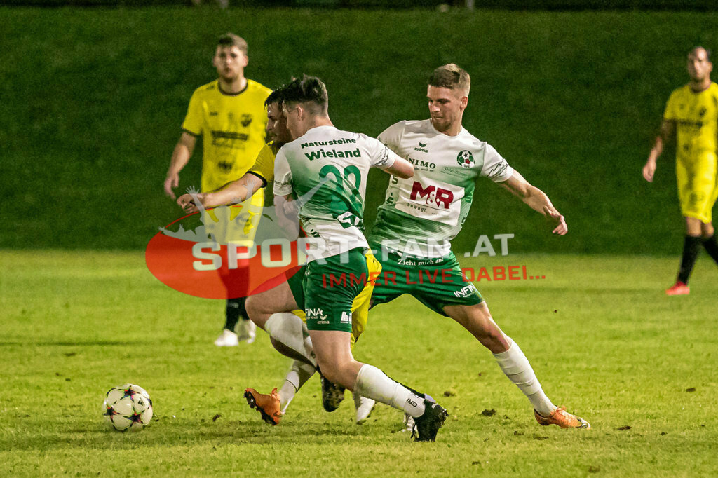 SV Feldkirchen - SC Launsdorf 2-1, Unterliga Ost | Felix Auer (SC Launsdorf #13) Lukas Novak (SV Feldkirchen #22) Jon Benkovic (SV Feldkirchen #19) SV Feldkirchen - SC Launsdorf 2-1 am 23.08.2023 in Feldkirchen
(Modehaus NIMO Arena), Austria, (Photo by Ernst Krawagner sport-fan.at) - Realisiert mit Pictrs.com