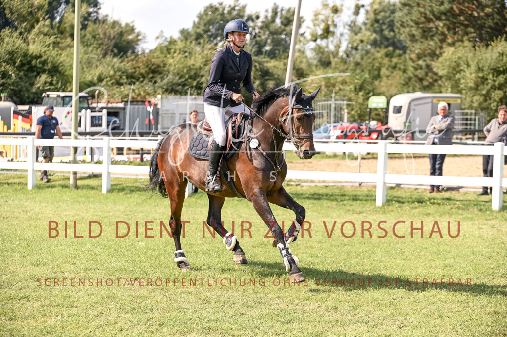 Schugtsche-Düren.2024-10.Springprf.M_-35 | Schugtsche Fotografie - Realisiert mit Pictrs.com