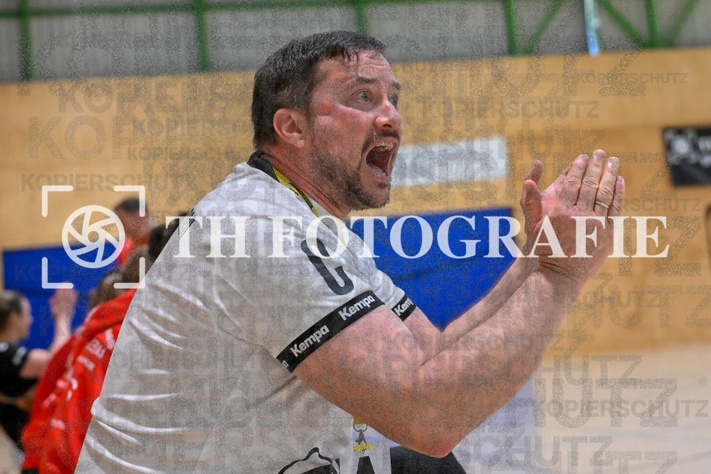 GER, SG Maulburg/Steinen - HB Kinzigtal, Frauen-Handball, Oberliga Suedbaden, 21. Spieltag, Saison 2024/2025, 06.04.2025 | Karsten Haas (SG Maulburg Steinen, Trainer)GER, SG Maulburg/Steinen - HB Kinzigtal, Frauen-Handball, Oberliga Suedbaden, 21. Spieltag, Saison 2024/2025, 06.04.2025Foto: TH Fotografie/Thomas Hess