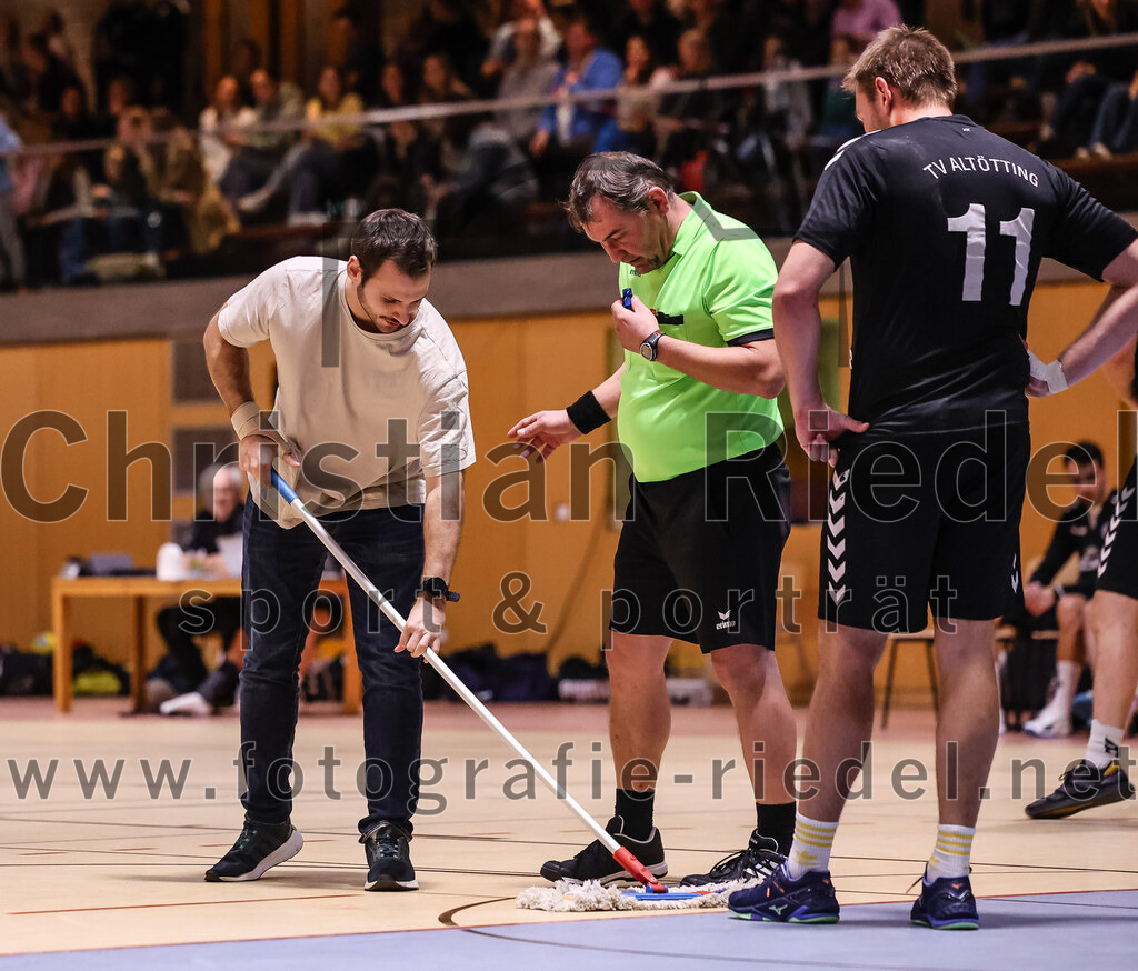 2024-11-09_049_SpVgg_Altenerding_gegen_TV_Altoetting | Erding, Deutschland, 09.11.2024:Handball, Bezirksoberliga Männer 2024 / 2025, 6. Spieltag, SpVgg Altenerding gegen TV Altötting, Endergebnis: 26:22Tobias Huber (TV Altötting, #11)Foto: Christian Riedel / fotografie-riedel.net