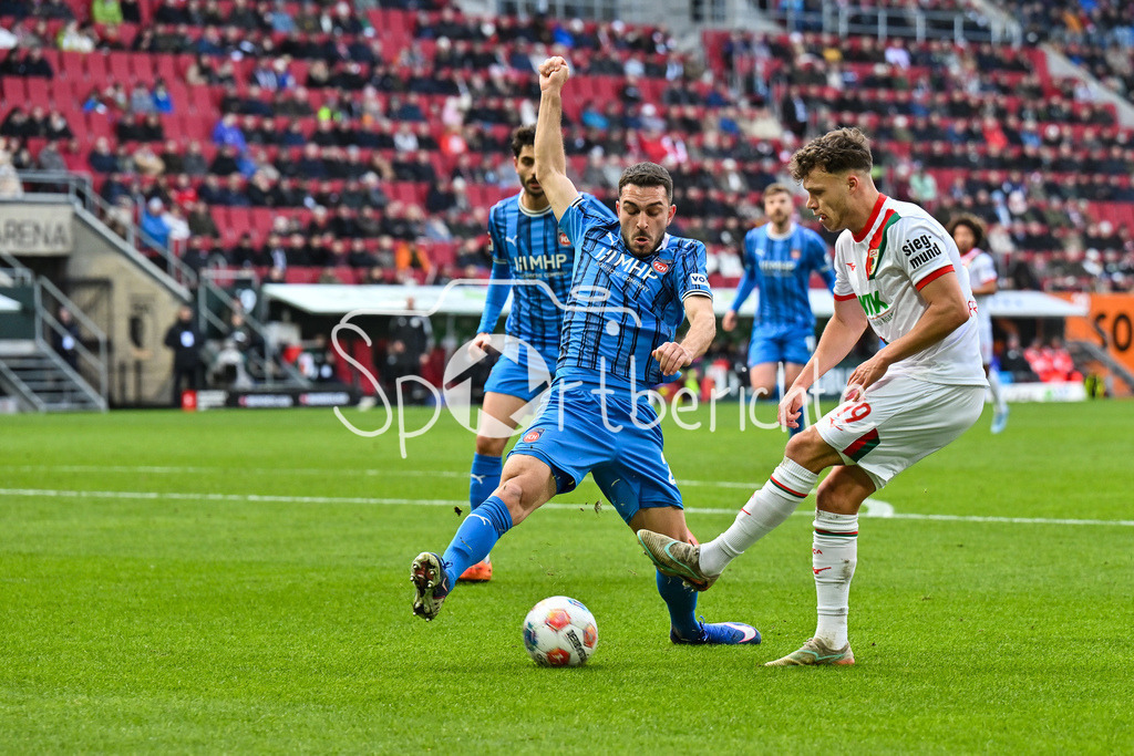 FC Augsburg - 1. FC Heidenheim | AUGSBURG, GERMANY - 15. FEBRUARY: im Duell Arijon IBRAHIMOVIC (1. FC Heidenheim 22) und Robin FELLHAUER (FC Augsburg 19) während dem Bundesligamatch zwischen dem FC Augsburg und dem 1. FC Heidenheim am 22. Spieltag in der WWK-Arena / DFL REGULATIONS PROHIBIT ANY USE OF PHOTOGRAPHS AS IMAGE SEQUENCES AND/OR QUASI-VIDEO