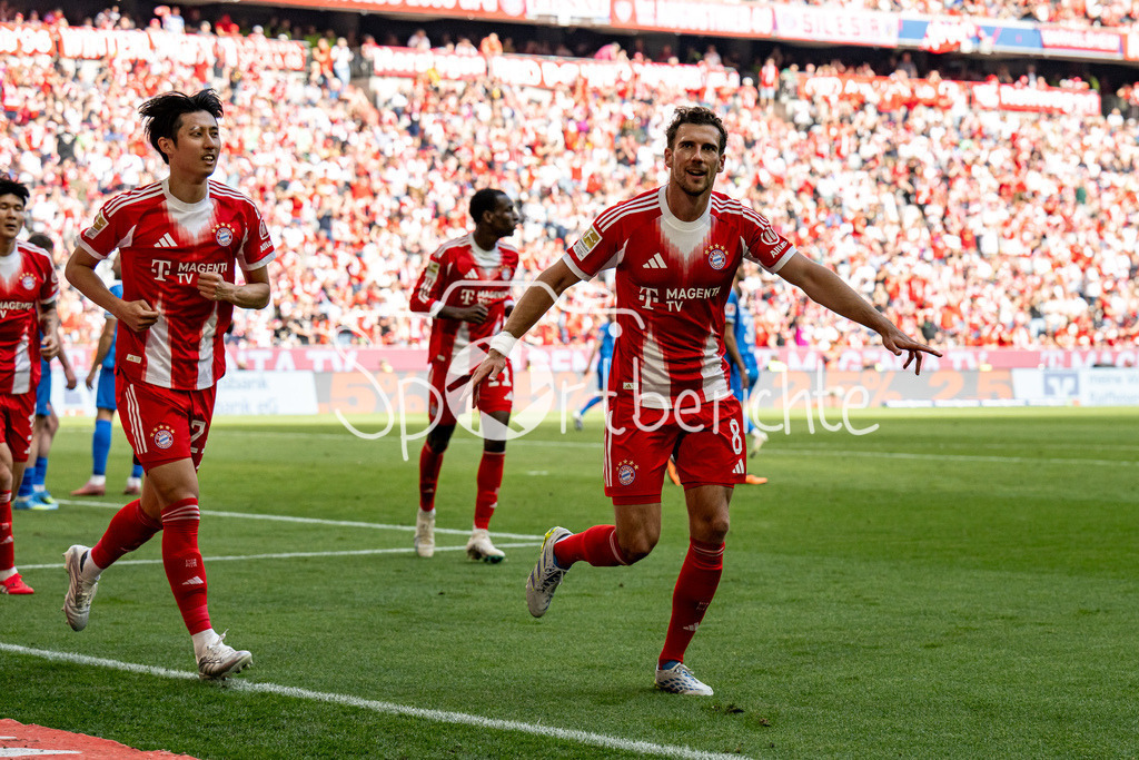 FC Bayern München - 1. FC Heidenheim | MUNICH, GERMANY - 02. MAI: Jubel der Bayern nach dem Treffer zum 2-2 Ausgleich durch Leon GORETZKA (FC Bayern Munich 8) / Tor / Torschuetze / Freude / Happy / während dem Bundesligamatch zwischen dem FC Bayern München und dem 1. FC Heidenheim am 32. Spieltag in der Allianz Arena / DFL REGULATIONS PROHIBIT ANY USE OF PHOTOGRAPHS AS IMAGE SEQUENCES AND/OR QUASI-VIDEO