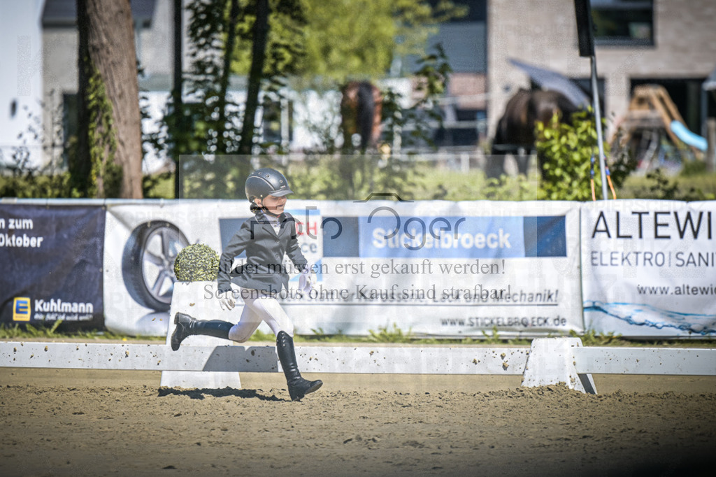 DOS_8663 | Entdecke hochwertige Reitturnierfotos von Foto Oger. Professionell, emotional und authentisch – jetzt Lieblingsmomente im Shop bestellen.Deutschlandweite Turnierfotografie. - Realisiert mit Pictrs.com