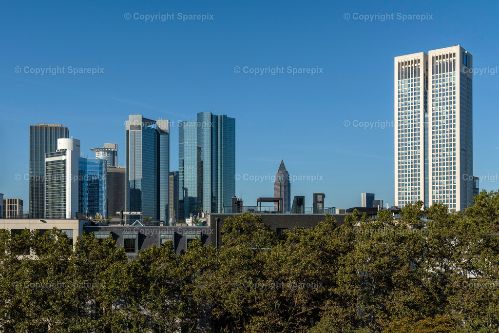PAR_Skyline_Frankfurt_Day19 | sparepix - Realisiert mit Pictrs.com