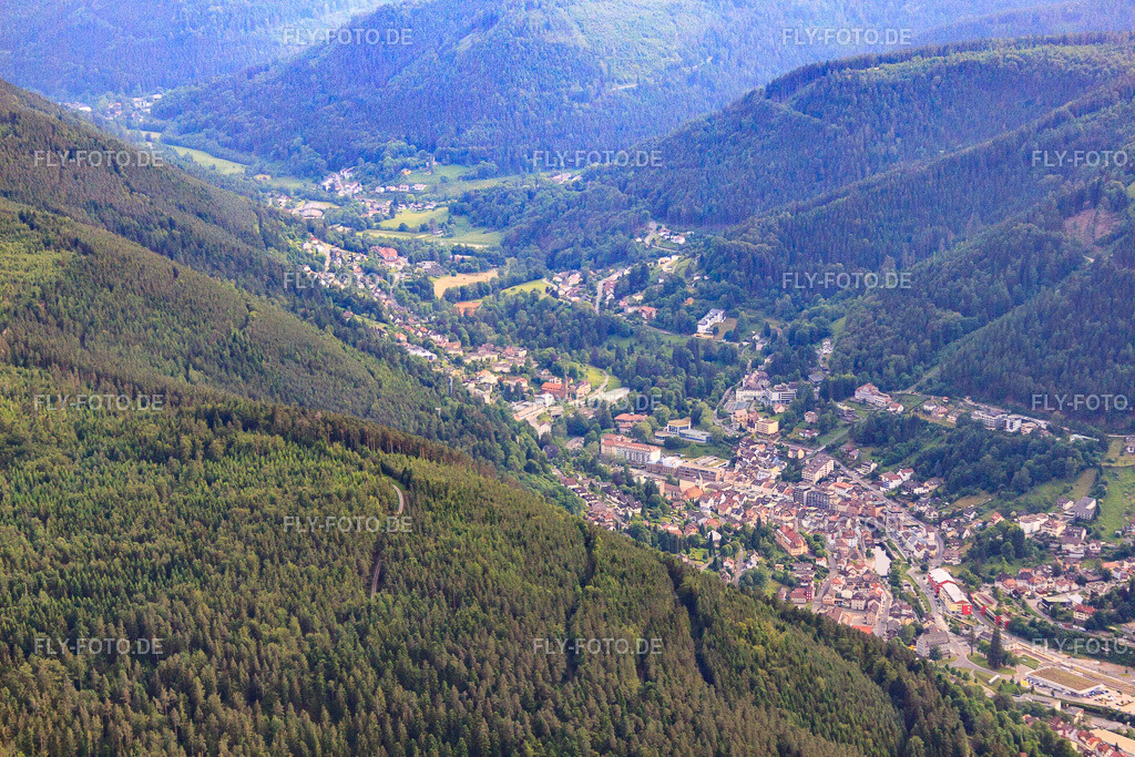 Stadtansicht im Enztal | Luftbild: Stadtansicht im Enztal in Bad Wildbad im Bundesland Baden-Württemberg in Deutschland. Foto: IMG_66790.jpg vom 07.06.2014 durch Werner Riehm/FLY-FOTO.de - Realisiert mit Pictrs.com