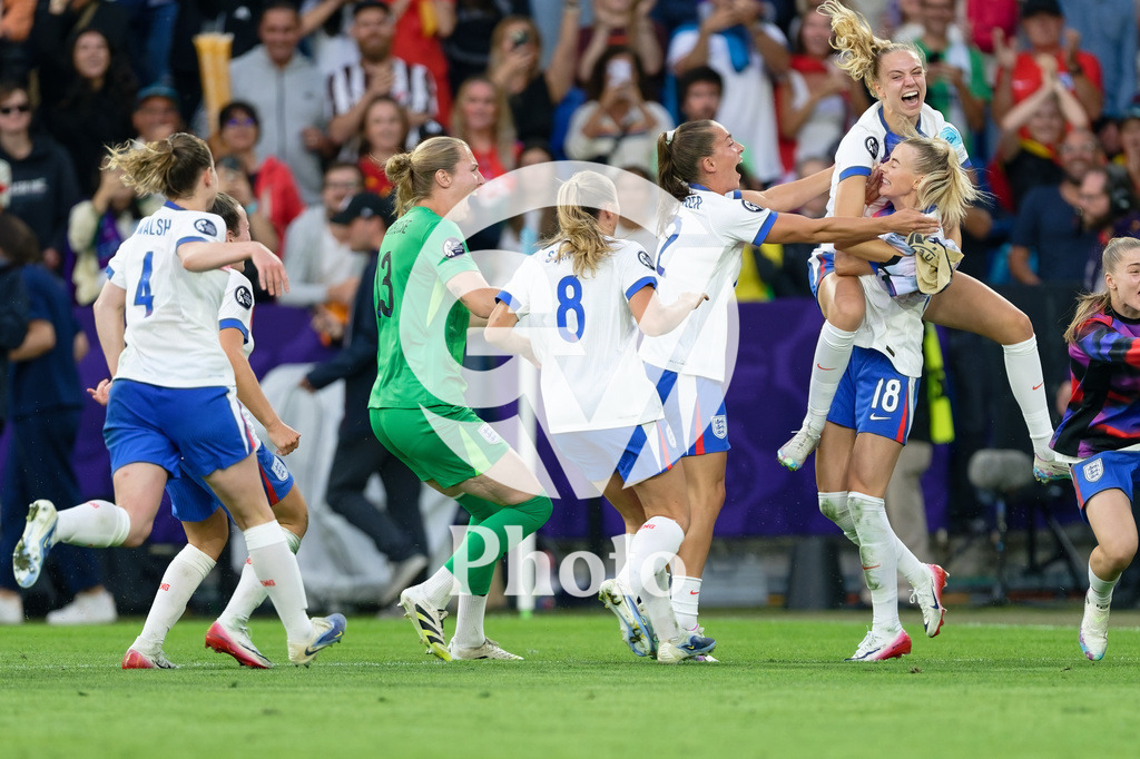 England v Spain - UEFA Women's EURO 2025 Final | BASEL, SWITZERLAND - JULY 27:  England wins WEURO 2025 during the UEFA Women's EURO 2025 Final match between England and Spain at St. Jakob-Park on July 27, 2025 in Basel, Switzerland. (Photo by Giuseppe Velletri/Sports Press Photo/Getty Images)