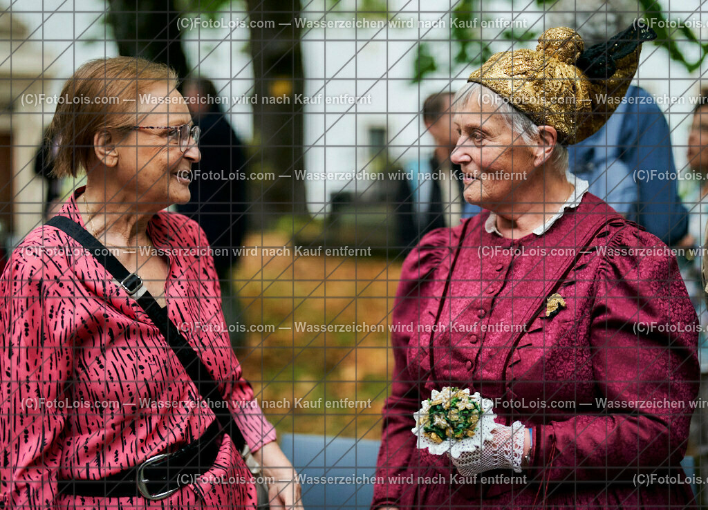 ALS1995_Jeanne de Ferrette_Goldhaubengruppe | (C)FotoLois.com, Alois Spandl, 700stes Hochzeitsjubiläum - Albrecht II. mit Johanna von Pfirt in Thann (FR) im März 2024. Empfang des Organistionskommitees aus der Region Ferrette (Pfirt)/Thann aus dem Elsass mit Empfang durch die Stadtgemeinde und Bezirkshauptmannschaft Scheibbs im Schloss Scheibbs und anschließender Kranzniederlegung in der Kartausenkirche über der Krypta des Gründerehepaares durch Mitglieder des Templer Ordens, Fr 22. September 2023.