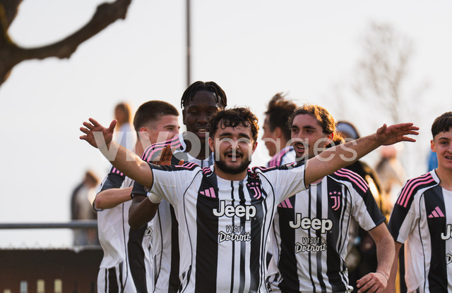 juv_lut_fmachado-0248 | Images from the Juniors B match between Juventus Academy and FC Lutry, played on 18 March 2026 in Lutry, Switzerland, featuring players, coaching staff and match action throughout the game.