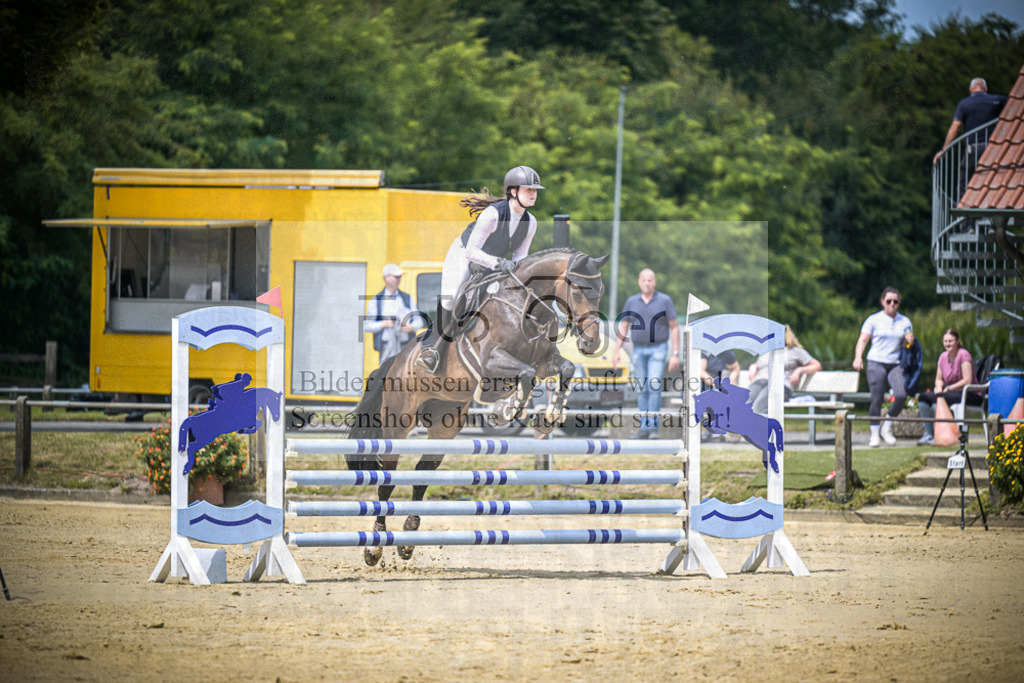 DOS_8034 | Entdecke hochwertige Reitturnierfotos von Foto Oger. Professionell, emotional und authentisch – jetzt Lieblingsmomente im Shop bestellen.Deutschlandweite Turnierfotografie. - Realisiert mit Pictrs.com