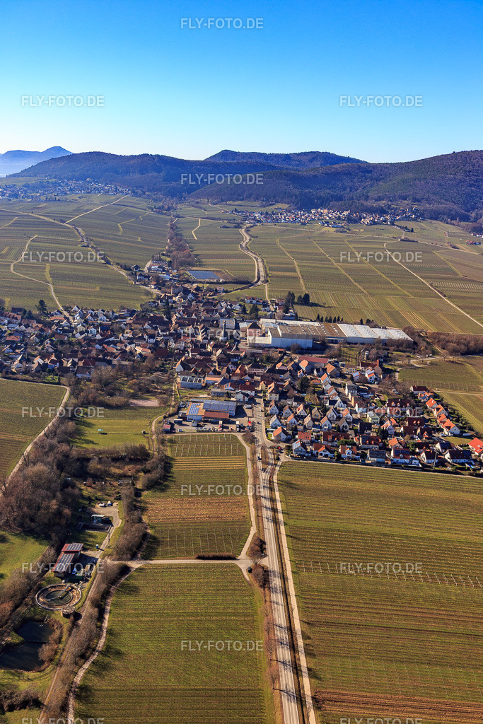 Dorfübersicht aus Osten | Luftbild: Dorfübersicht aus Osten in Böchingen im Bundesland Rheinland-Pfalz in Deutschland. Foto: IMG_125293.jpg vom 21.02.2021 durch Werner Riehm/FLY-FOTO.de - Realisiert mit Pictrs.com