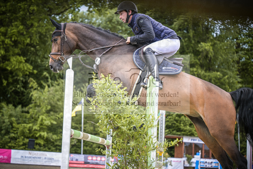 DOS_2272 | Entdecke hochwertige Reitturnierfotos von Foto Oger. Professionell, emotional und authentisch – jetzt Lieblingsmomente im Shop bestellen.Deutschlandweite Turnierfotografie. - Realisiert mit Pictrs.com
