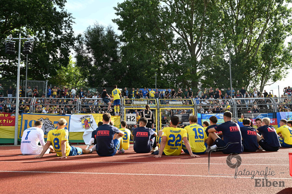 SV Atlas-Delmenhorst-Borussia Mönchengladbach | DFB-Pokal 1. Runde;SV Atlas Delmenhorst (gelb)-Borussia Mönchengladbach (schwarz) am 17.08.2025 in Oldenburg (Marschweg-Stadion), Photo: Philip Eiben 2025 - Realisiert mit Pictrs.com
