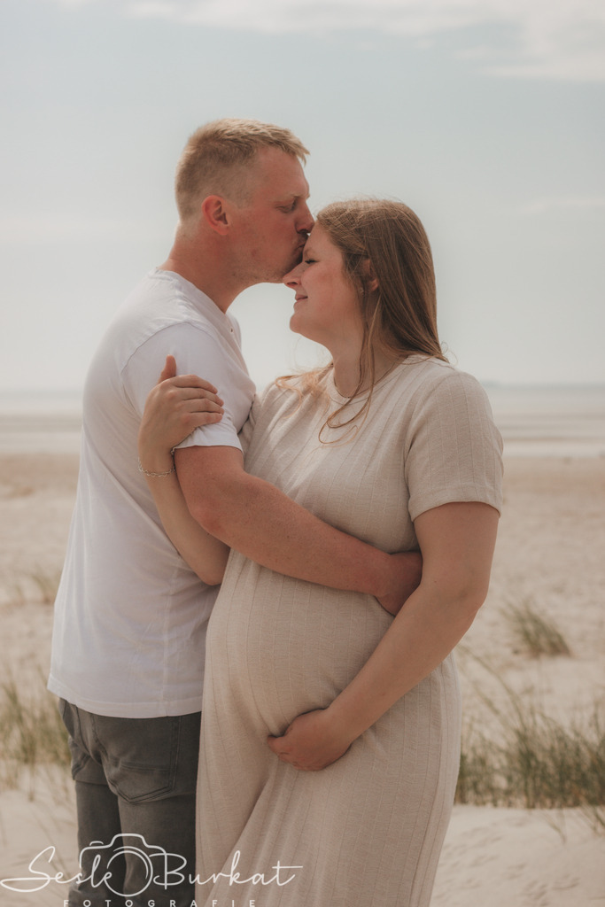 IMG_0971 | Authentische, natürliche und emotionale Fotoshootings auf der Nordseeinsel Föhr. Als Fotografin halte ich deine schönsten Momente in einzigartigen Neugeborenen-, Familien-, Paar- und Einzelshootings fest. Jetzt einen Termin vereinbaren!