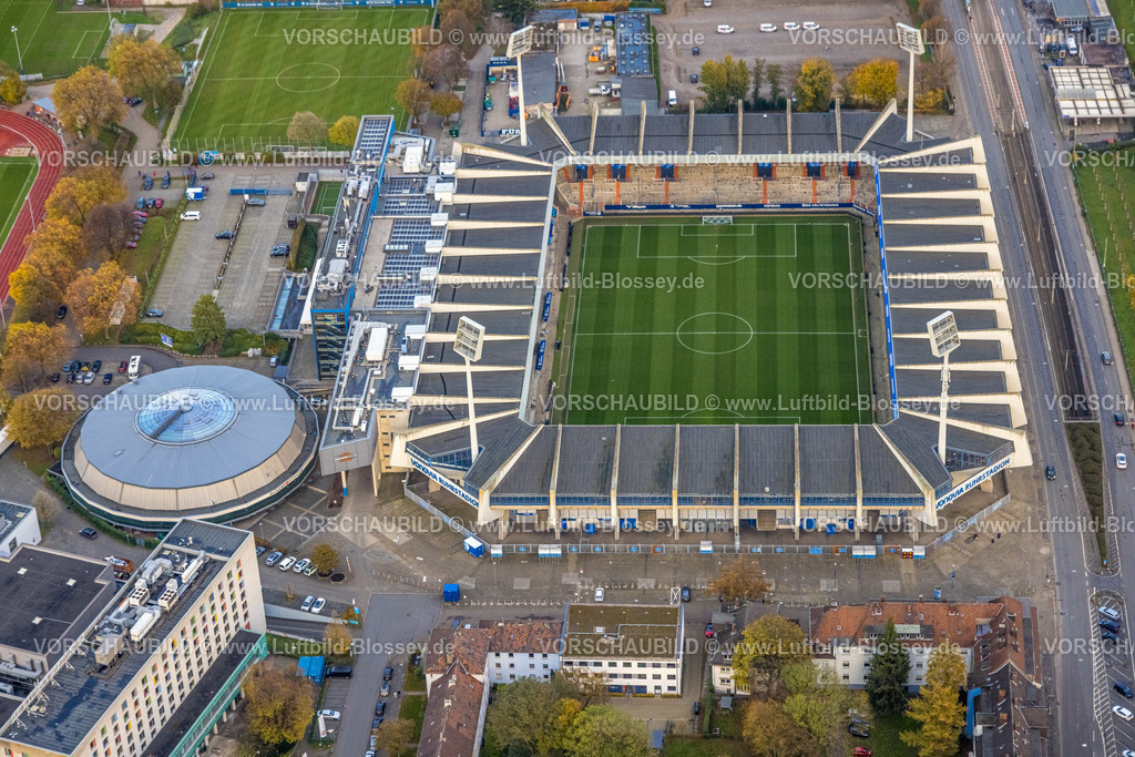 Bochum231102699 | Luftbild, Bundesligastadion Vonovia Ruhrstadion Fußballplatz des VfL Bochum 1848 mit Flutlichtmasten, Rundsporthalle und Trainingssportplätze, Grumme, Bochum, Ruhrgebiet, Nordrhein-Westfalen, Deutschland