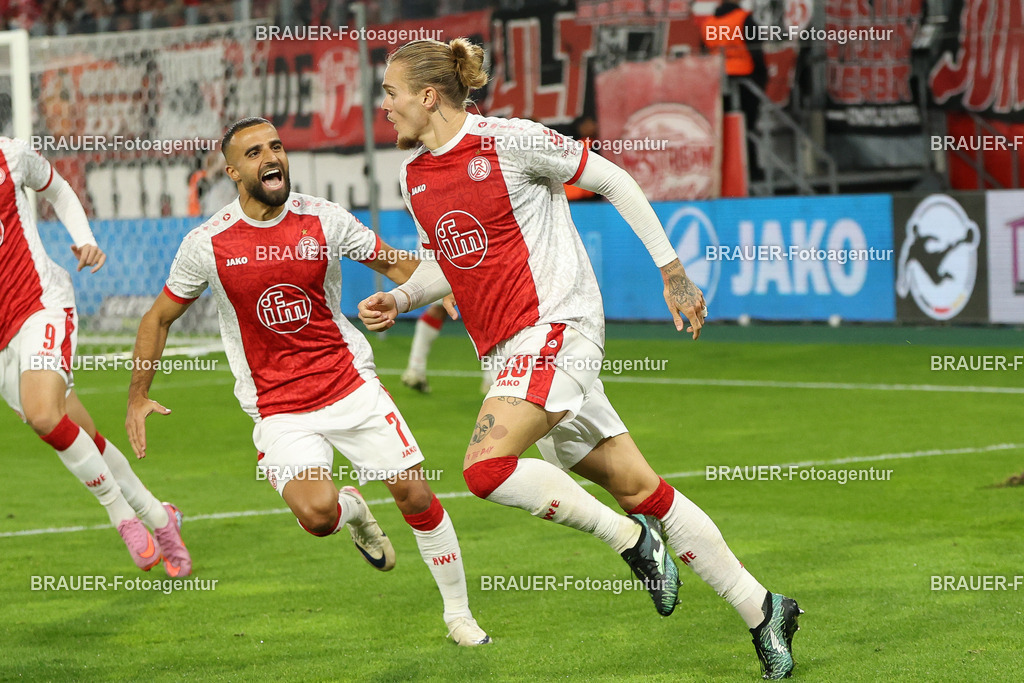 Rot-Weiss Essen - VFL Osnabrück | Essen, Deutschland, 17.09.2025 Tom Moustier  (Rot-Weiss Essen) und Ramien Safi  (Rot-Weiss Essen)cjubeln nach dem Tor zum 1:1während des 3.Liga Spiels zwischen  Rot-Weiss Essen und VFL Osnabrück am 17.09.2025 im Stadion an der Hafenstraße in Essen. (Foto von Timo Bluhmki-Schmidt/Brauer Fotoagentur