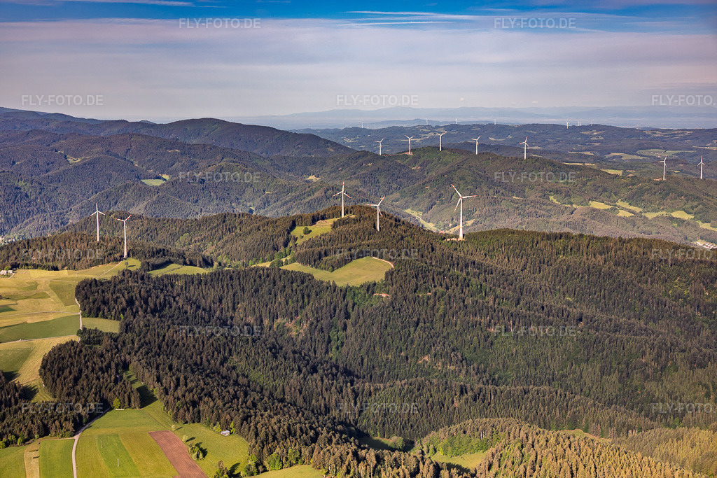 Luftbild: Windpark Falkenhöhe im Ortsteil Unter-Reichenbach in Hornberg im Bundesland Baden-Württemberg in Deutschland.Foto: IMG_156276.jpg vom 17.05.2026 durch Werner Riehm/FLY-FOTO.deAuflösung des Originals: 6000 x 4000 pxBürgerEnergiegenossenschaft Biederbach & Elztal eG