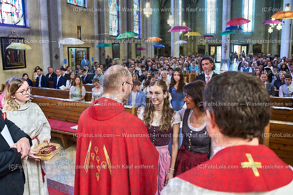 ALP0974_PfarrFirmung Wieselburg_Firmvorgang | (C)FotoLois.com, Alois Spandl, Firmung in der Pfarrkirche Wieselburg mit Generalvikar Dr. Christoph Weiss, Dechant Pfarrer Daniel Kostrzycki und Monignore Franz Dammerer, Sa 15. Juni 2024.