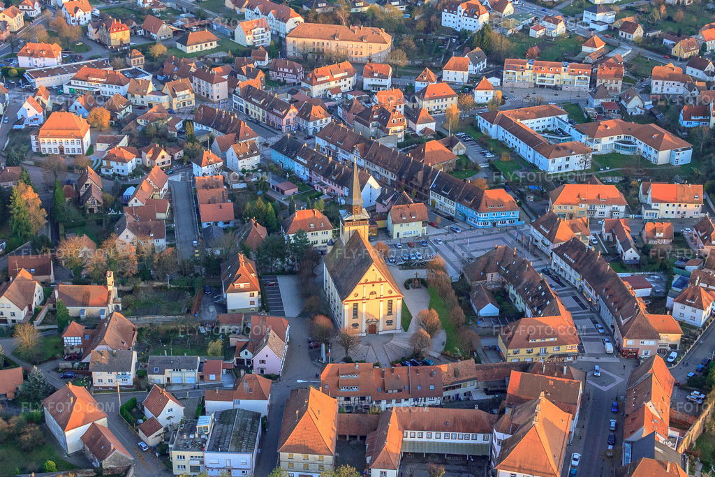Aerial view: Rue Vauban with Trinity Church in the district Neulauterburg in Lauterbourg in the state Bas-Rhin, France. – Photo: IMG_22729.jpg taken on 11/19/2009 by Werner Riehm/FLY-FOTO.com – Resolution of the original: 4578 x 3052 px