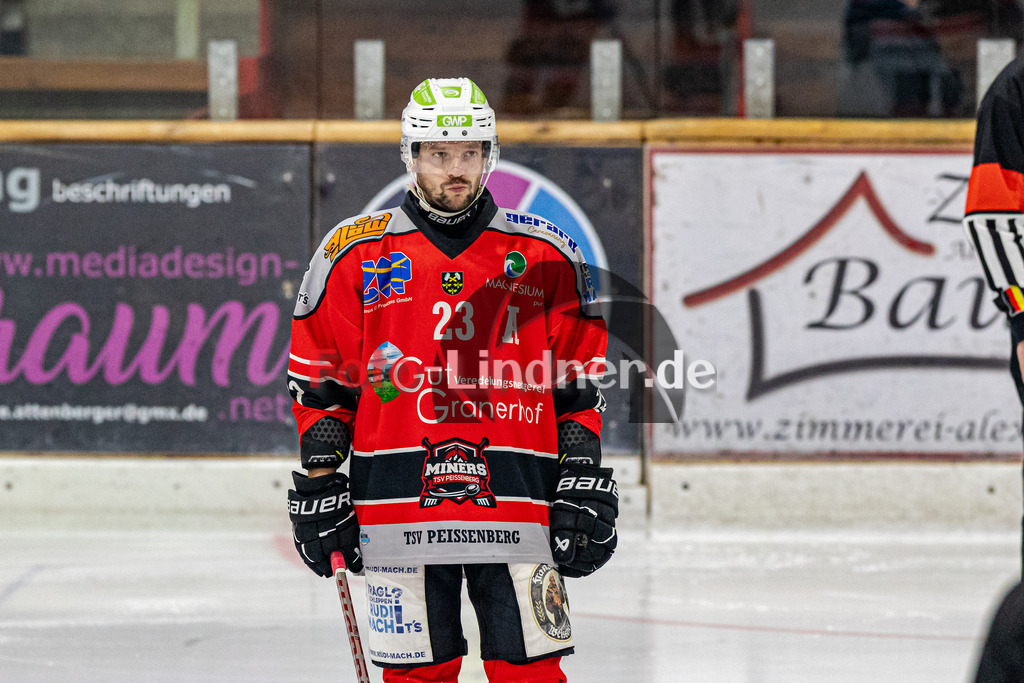 TSV Peißenberg Miners vs EA Schongau Mammuts | Eishockey Bayernliga 2023/2024, TSV Peißenberg Miners vs EA Schongau Mammuts, 20231215,
Dejan VOGL (Miners 23) Nachdenklich,
2023-12-15 in Peißenberg (Eisstadion)
23 Dejan VOGL (Miners 23)
Copyright: WolfgangxLindner foto-lindner.de