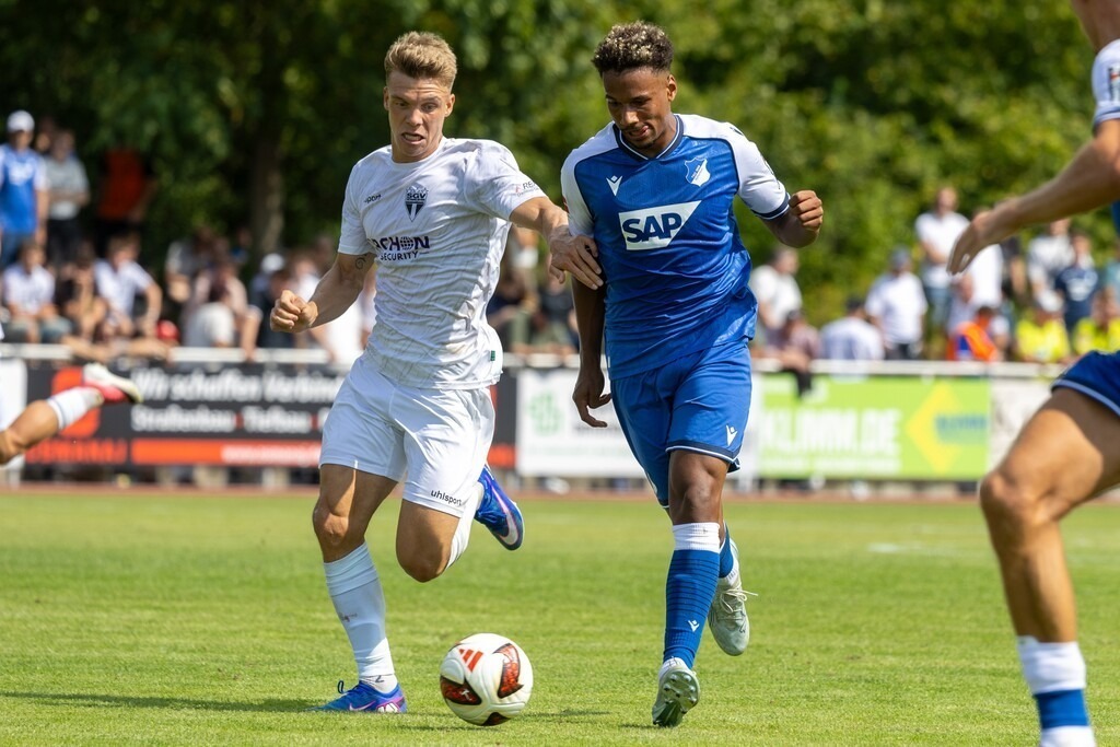 SGV Heilbronn-Freiberg gegen TSG Hoffenheim (Testspiel in Bad Friedrichshall) | SGV Heilbronn-Freiberg gegen TSG Hoffenheim (Testspiel in Bad Friedrichshall)***Am Ball: Bambase Conte (20, Hoffenheim) - Realisiert mit Pictrs.com