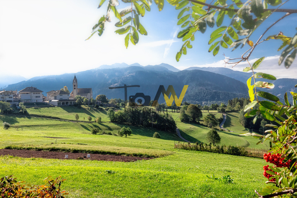 Idyllisches sonniges Panorama von Altrei-Südtirol-Italien | Hochauflösende und hochwertige Bilder und Fotos.Kommerzielle oder private Nutzung ✔ Bilder downloaden✔ Acryl ✔ Leinwand ✔ Poster ✔
 - Realisiert mit Pictrs.com