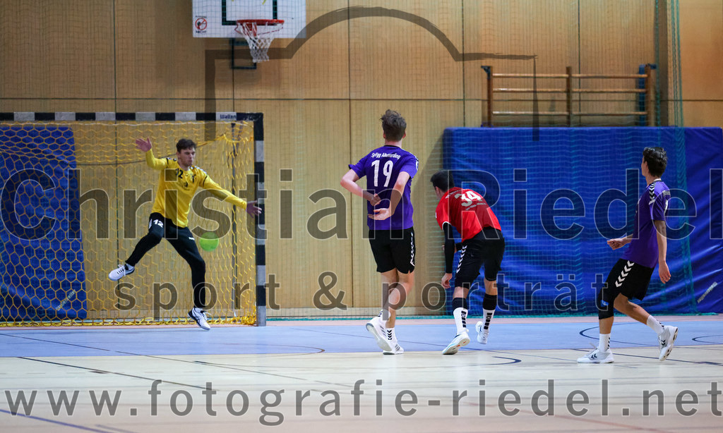 2022-11-12_091_SpVgg_Altenerding_III_gegen_TV_Altoetting_II | Erding, Deutschland, 12.11.2022:
Handball, Bezirksklasse Männer 2022 / 2023, 4. Spieltag, SpVgg Altenerding III gegen TV Altötting II, Endergebnis: 32:25

Manuel Fußer (SpVgg Altenerding, #12), Ferdinand Ewald (SpVgg Altenerding, #19), Johannes Resch (TV Altötting, #34), Tim Saalborn (SpVgg Altenerding, #8)

Foto: Christian Riedel / fotografie-riedel.net