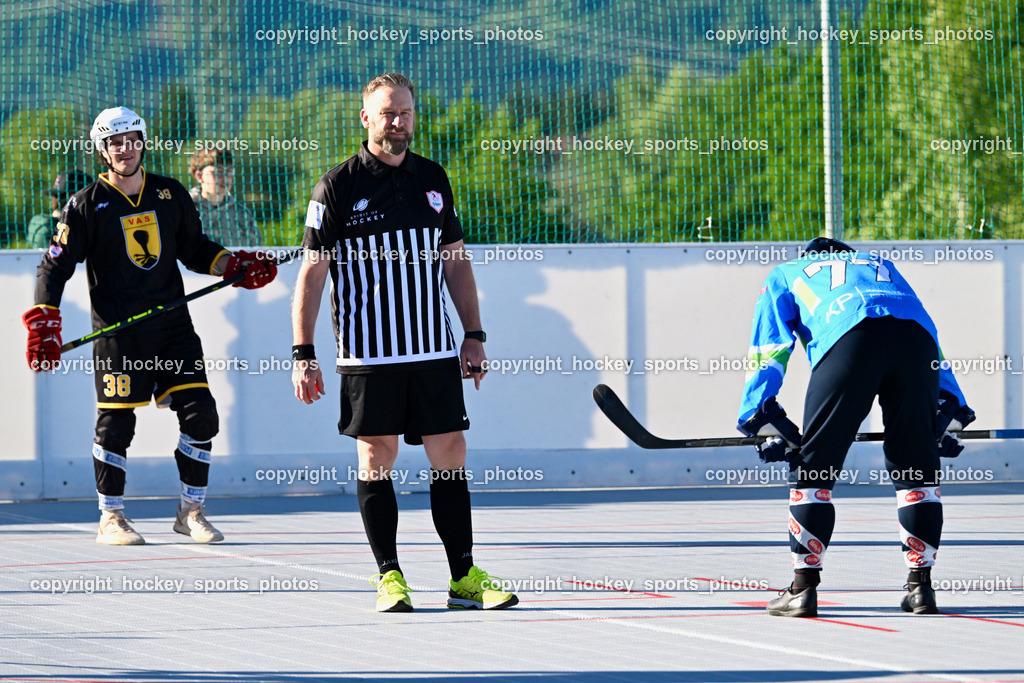 VAS Ballhockey Villach vs. ASKÖ Villach Ballhockey | #38 Kravanja Kristian VAS Ballhockey Villach, Maurer Anthony Referee, #77 Wunschek Manuel SV ASKÖ Ballhockey, VAS Ballhockey Villach vs. ASKÖ Villach Ballhockey , VAS Ballhockey Villach vs. ASKÖ Villach Ballhockey  am 13.05.2026 in Villach (Alpen Arena ), Austria, (Photo by Bernd Stefan)
