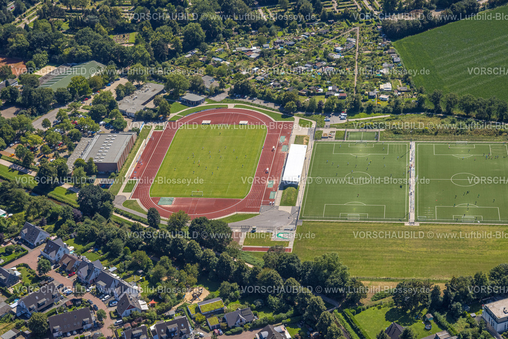 Dinslaken240803246 | Luftbild, Bezirkssportanlage, FußballStadion und LeichtathletikStadion, Spiel- und Sportverein 09 e.V. Dinslaken, Turnhalle Hans-Efing-Sporthalle, KGV Kleingartenverein Am Heimchen, Hagenviertel, Dinslaken, Ruhrgebiet, Nordrhein-Westfalen, Deutschland