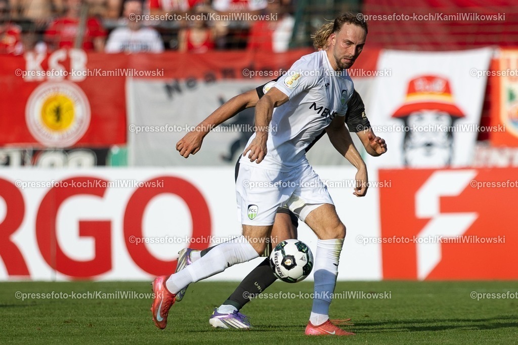 xkwix15082502114 | 15.08.2025, xkwix, Fußball, DFB-Pokal 1. Runde, FC Gütersloh - 1. FC Union Berlin, Ohlendorf Stadion im Heidewald: Julius Langfeld (FC Gütersloh #10)