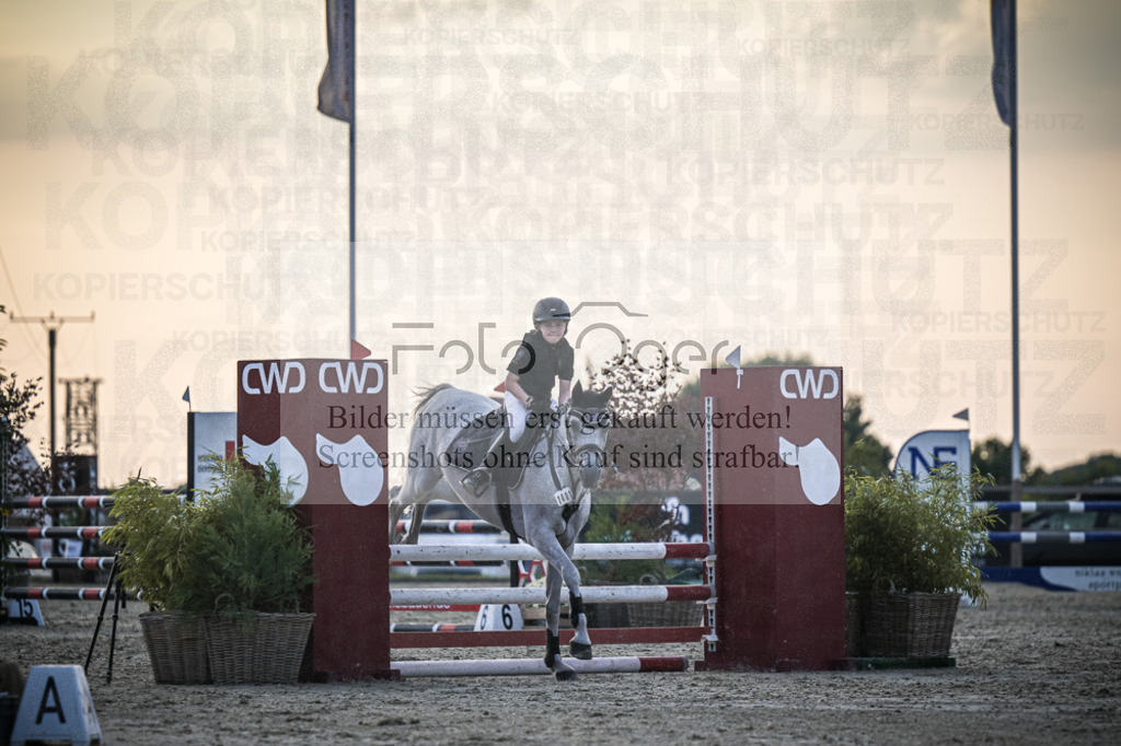 DOS_0944 | Entdecke hochwertige Reitturnierfotos von Foto Oger. Professionell, emotional und authentisch – jetzt Lieblingsmomente im Shop bestellen.Deutschlandweite Turnierfotografie. - Realisiert mit Pictrs.com