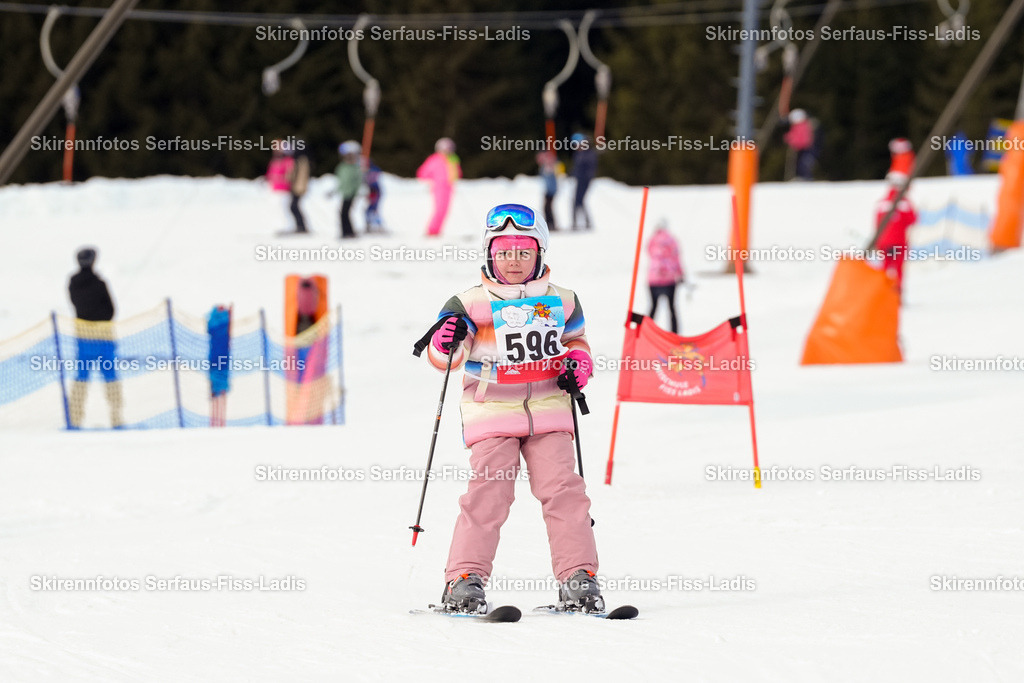 SRF_02.01.2026_1035 | Skirennfotos,Serfaus,Fiss,Ladis,Kinderskirennen,Winter,Tirol,Oberland,skirace,SFL,feelfree,weil wir's genießen,ski,Ski,skifahren,Sonnenplateau, - Realisiert mit Pictrs.com