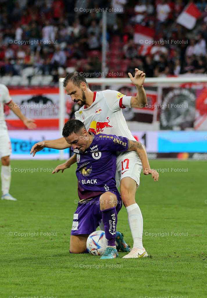A_LUI_200822_05 | SPORT,FUSSBALL,ADMIRAL BUNDESLIGA AUSTRIA KLAGENFURT-SALZBURG 20.08.2022 IM BILD: SINAN KARWEINA (KLAGENFURT) UND ANDREAS ULMER  (SALZBURG) FOTO: FOTOLUI/MARIO WIMMER