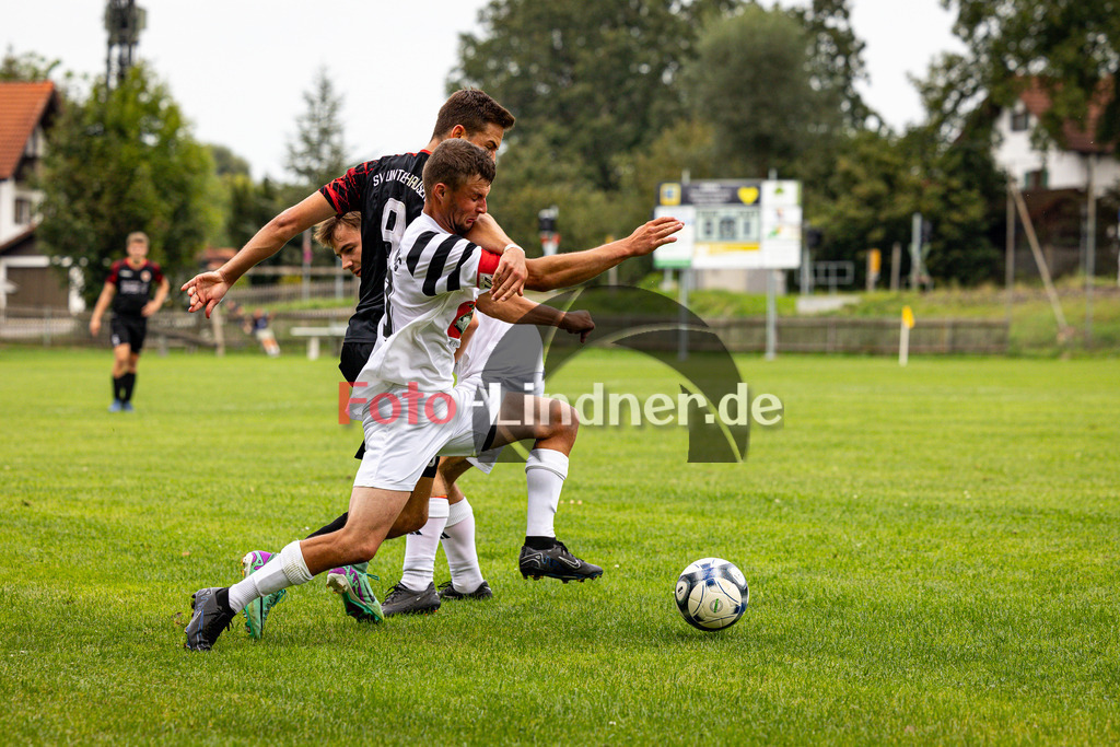 SV Unterhausen gegen SV Polling II  | Fußball A-Klasse Herren Oberbayern Zugspitze Gruppe 5 6. Spieltag, SV Unterhausen gegen SV Polling II , 20240908,Duell zwischen Julian BITTNER (SV Unterhosen 9) und Max TAFERTSHOFER (SV Polling II 10),2024-09-08 in Unterhausen (Sportplatz Unterhausen), Julian BITTNER (SV Unterhosen 9), Max TAFERTSHOFER (SV Polling II 10)Copyright: WolfgangxLindner www.foto-lindner.de / shop.foto-lindner.de
