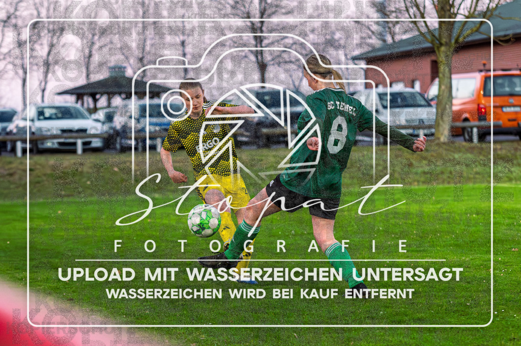 SCTSGF-1037 | Nina Grottke (SG Fulde #20) und Christina Eifer (SC Tewel #08) beim Damen Kreisliga HK/CE Spiel zwischen SG Fulde und SC Tewel auf dem Sportplatz Tewel, Tewel/Neuenkirchen (Simon Paul Stopat) - Realisiert mit Pictrs.com