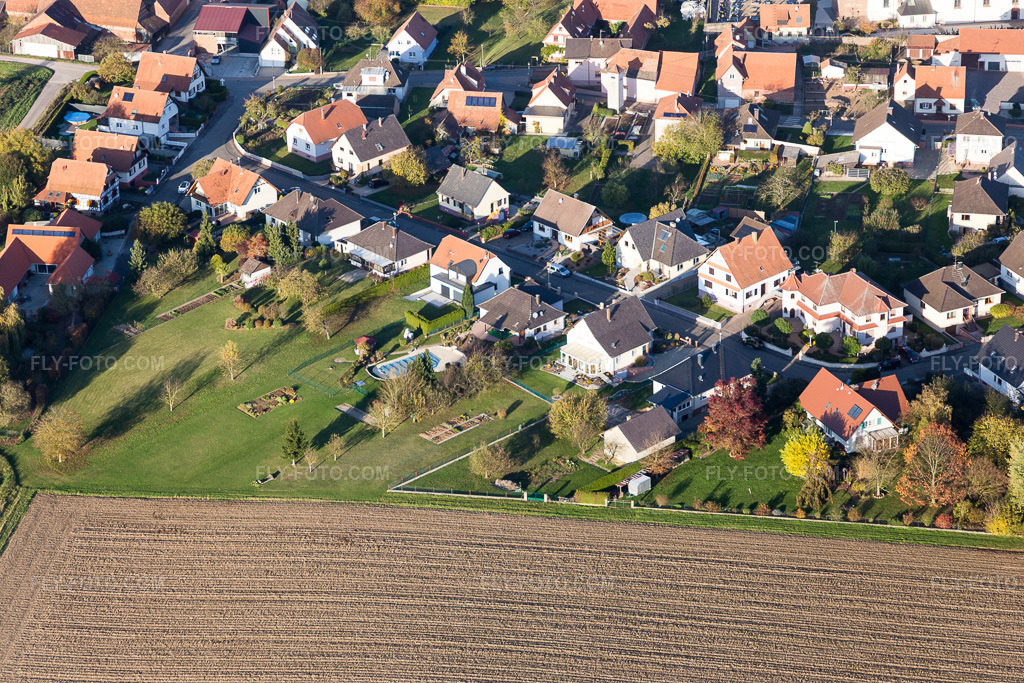 Aerial view: View of the town in Schleithal in the state Bas-Rhin, France.Photo: IMG_104389.jpg taken on 10/31/2017 by Werner Riehm/FLY-FOTO.comResolution of the original: 5472 x 3648 px