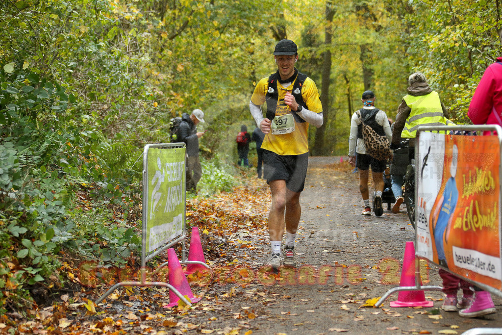 251026_1322_EX1_3277 | Sportfotografie im Rhein-Sieg Kreis, Köln, Bonn, NRW, Rheinland Pfalz, Hessen, etc. Unser Tätigkeitsfeld umfasst den Laufsport vom Volkslauf über den Marathon, Duathlon, Triathon bis zum Ultralauf wie Kölnpfad Ultra oder Schindertrail.