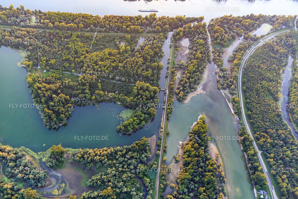 Baggerseen Schmugglermeer am Pfinz-Entlastungskanal | Luftbild: Baggerseen Schmugglermeer am Pfinz-Entlastungskanal im Ortsteil Leopoldshafen in Eggenstein-Leopoldshafen im Bundesland Baden-Württemberg in Deutschland. Foto: IMG_109237.jpg vom 25.07.2018 durch Werner Riehm/FLY-FOTO.de - Realisiert mit Pictrs.com