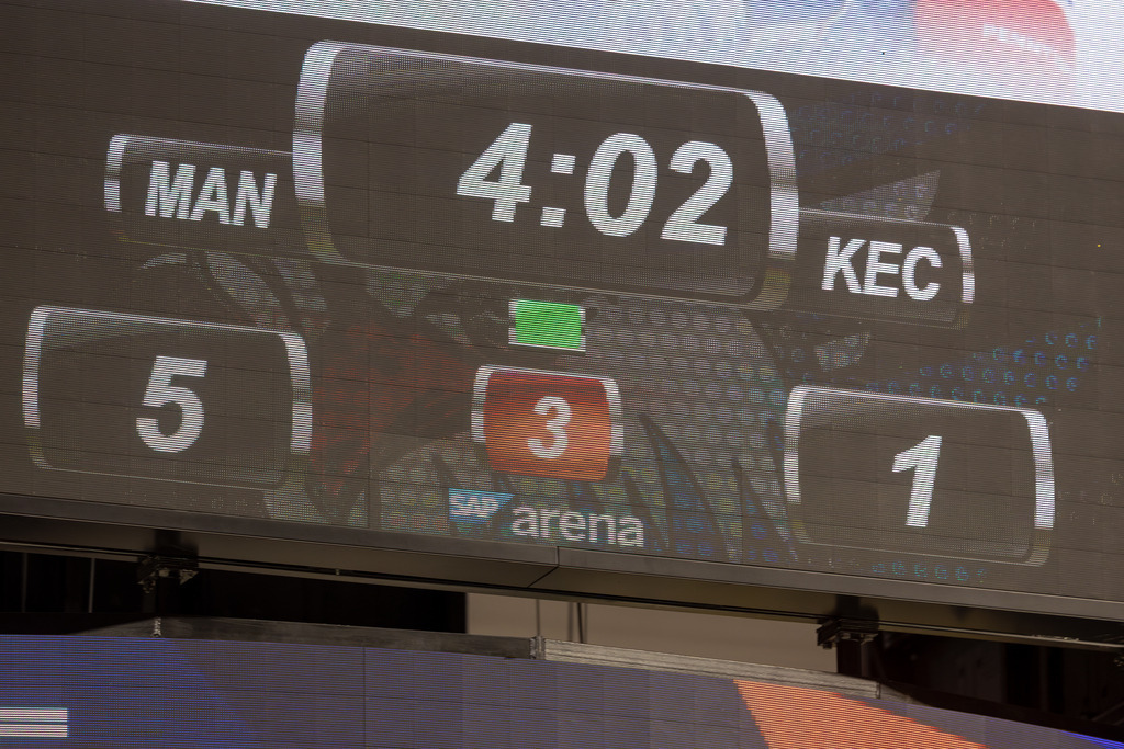 DEL, Deutsche Eishockey Liga Saison 2025/26, 49. Spieltag: Adler Mannheim gegen Kölner Haie | DEL, Deutsche Eishockey Liga Saison 2025/26, 49. Spieltag: Adler Mannheim gegen Kölner Haie***Die Anzeigetafel zeigt das Endergebis 5:1 für Mannheim - Realisiert mit Pictrs.com