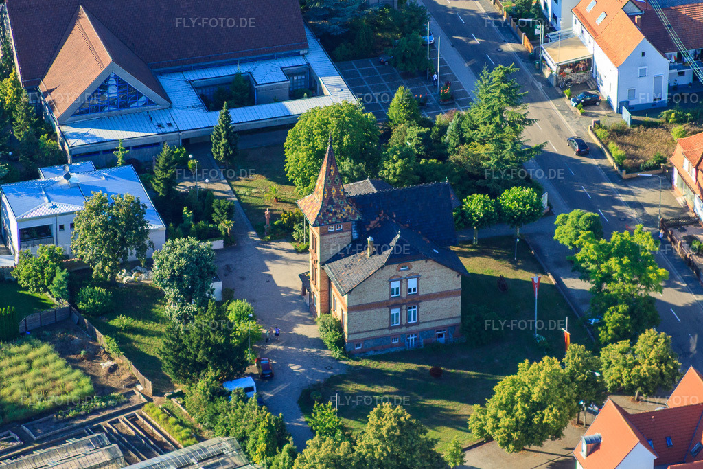 Luftbild: Rathaus in Jockgrim im Bundesland Rheinland-Pfalz in Deutschland. Foto: IMG_30872.jpg vom 31.07.2010 durch Werner Riehm/FLY-FOTO.de