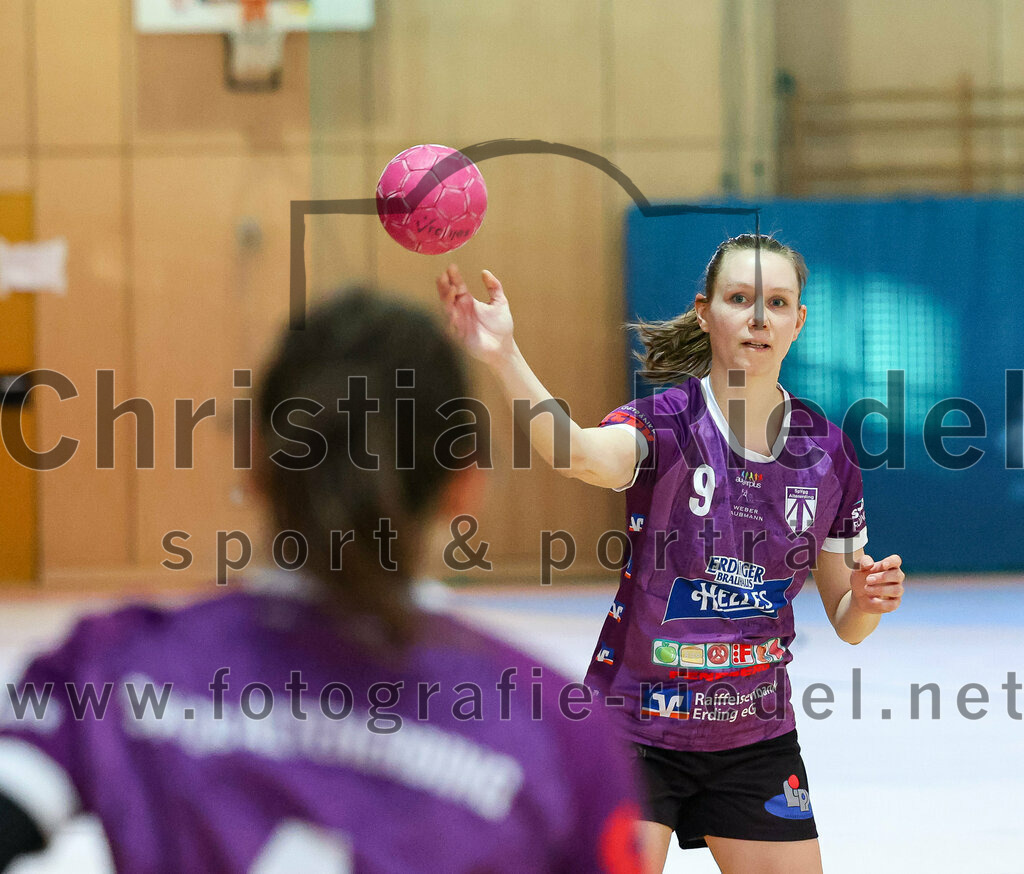 2023-03-11_016_SpVgg_Altenerding_gegen_SSG_Metten_Frauen | Erding, Deutschland, 11.03.2023:
Handball, Bezirksoberliga Frauen Altbayern 2022 / 2023, 13. Spieltag, SpVgg Altenerding gegen SSG Metten, Endergebnis: 32:26

Julia Kranich (SpVgg Altenerding, #9)

Foto: Christian Riedel / fotografie-riedel.net