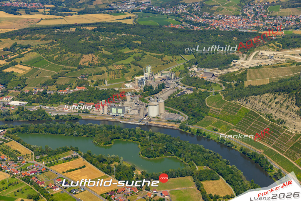 Das Luftbild zeigt : Lengfurt Triefenstein - Die Luftaufnahme wurde 2023 vom UL-Flugzeug aus erstellt ( keine Drohne ) - Hochauflösende Luftaufnahme - Für grossformatige Ausdrucke geeignet. Die Geschenkidee !Mit Lizenz und Bildrechte bestellbar