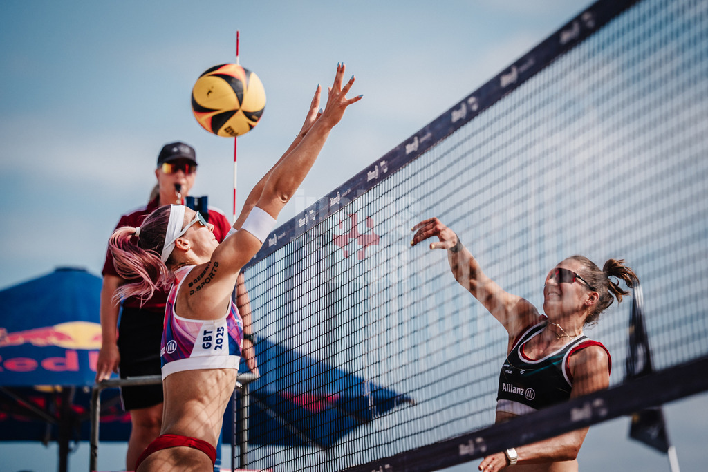 Beachvolleyball | Frauen | Deutsche Meisterschaften 2025 Timmendorfer Strand | 04.09.2025 | v.l. Sandra Ittlinger gegen Larissa Claassen