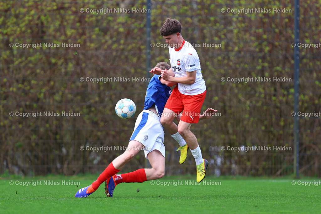 NH_HolsteinKielU19_1FCHeidenheimU19_DFBNachwuchsliga_18042026 | #21 Maximilian Apelt (Holstein Kiel U19), #21 Maximilian Kos (1. FC Heidenheim U19)Fußball I Herren I U19 DFB-Nachwuchsliga Hauptrunde Liga A, Gruppe B I Saison 2025-2026 I 9. Spieltag I Holstein Kiel U19 - 1. FC Heidenheim U19 I 18.04..2026 I Citti-Fußball-Park