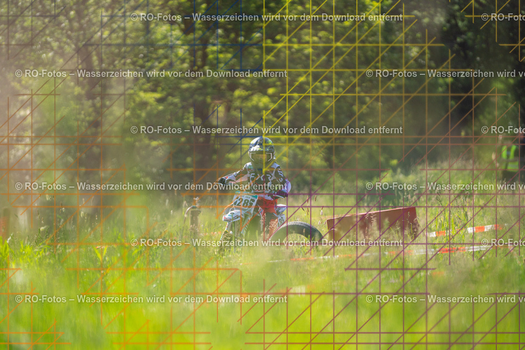 Wolfshausen 1 Lauf -200 | Sportfotografie von RO-Fotos: Motorsport, Motocross, Enduro, Laufveranstaltungen und Triathlon. Professionelle Fotos von Sportlern und Events. - Realisiert mit Pictrs.com