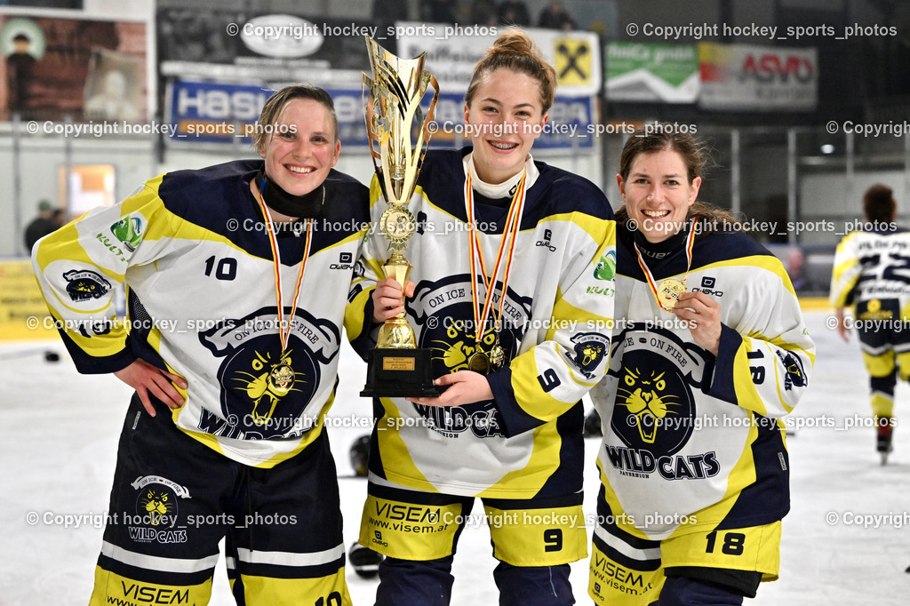 WILDCATS PATERNION & Lady Hawks Siegerehrung-Meisterfeier | #10 Domenig Verena WILDCATS PATERNION, #9 Neumann Magdalena WILDCATS PATERNION, #18 Brunner Tatjana WILDCATS PATERNION, WILDCATS PATERNION &amp; Lady Hawks Siegerehrung-Meisterfeier, WILDCATS PATERNION &amp; Lady Hawks Siegerehrung-Meisterfeier am 12.03.2025 in Steindorf (Ossiachersee Halle), Austria, (Photo by Bernd Stefan)